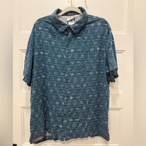 Disney Vacation Club Member Button Down Shirt Men’s XL All Over Print Rayon